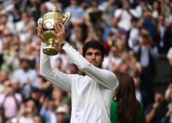 El mejor punto de Alcaraz en la final de Wimbledon que generó la furia de Djokovic: destrozó una raqueta