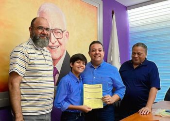 Alejandro Jaquez inscribe su precandidatura a diputado por Santiago