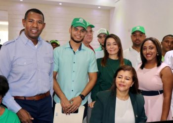 Altagracia González inscribe precandidatura a la Alcaldía de Santiago