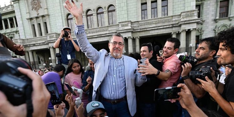 Guatemala: suspenden al partido Semilla del candidato Bernardo Arévalo