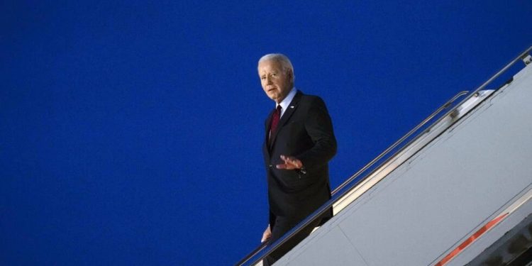 Biden llegó a Reino Unido en su parada previa a la cumbre de la OTAN en Lituania