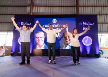 El diputado del PLD Bolívar Valera se juramenta en el PRM