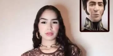 Venezolana se quitó la ropa para celebrar el cumpleaños de Simón Bolívar