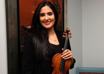 Aisha Syed, primera dominicana en debutar en la Filarmónica de Berlín y Catar