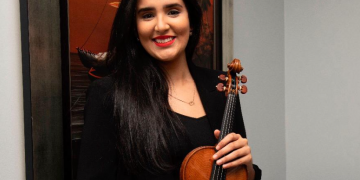 Aisha Syed, primera dominicana en debutar en la Filarmónica de Berlín y Catar