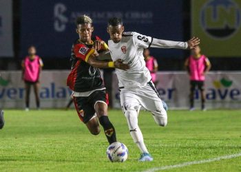 Vega Real celebra alumbrado estadio con triunfo sobre Cibao FC