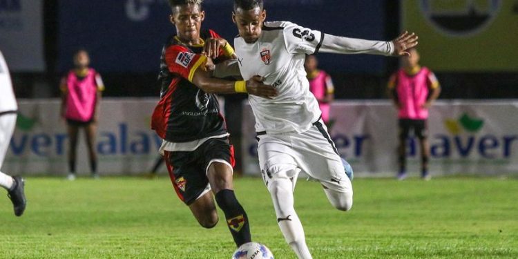 Vega Real celebra alumbrado estadio con triunfo sobre Cibao FC