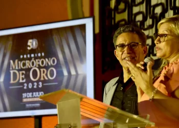 Entregan Premios Micrófono de Oro 2023 en el Teatro Nacional