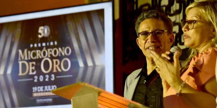 Entregan Premios Micrófono de Oro 2023 en el Teatro Nacional