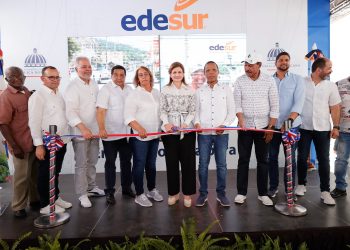 Gobierno entrega 120 viviendas, un remozado Centro de Primer Nivel, e inaugura cuatro proyectos eléctricos en San Cristóbal y Baní