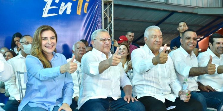 Alcalde de Moca se juramenta en el PRM y afirma que el PLD está desorientado de sus ideales y principios