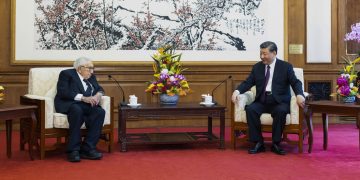 Henry Kissinger es recibido como «viejo amigo» por Xi Jinping en China