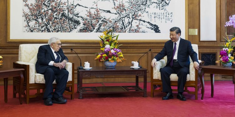 Henry Kissinger es recibido como «viejo amigo» por Xi Jinping en China