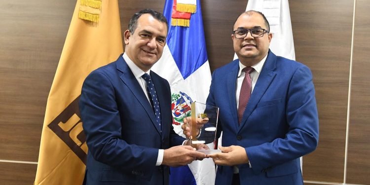JCE gradúa a 1,364 integrantes de Juntas Electorales en primer Diplomado de Administración Electoral