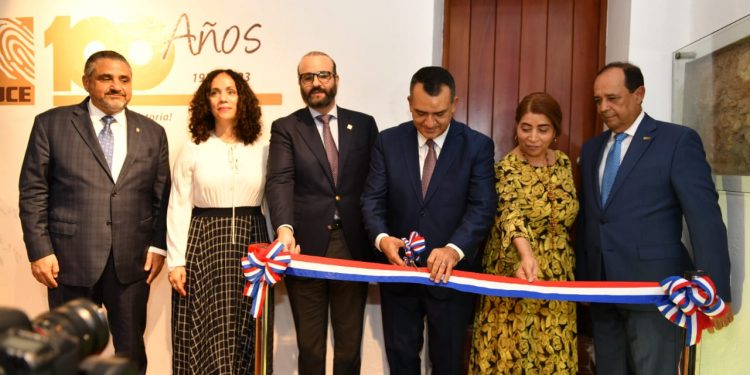 La JCE y el Centro Cultural Banreservas dejan abierta al público la exposición documental “100 años, ¡Un siglo de Historia!”