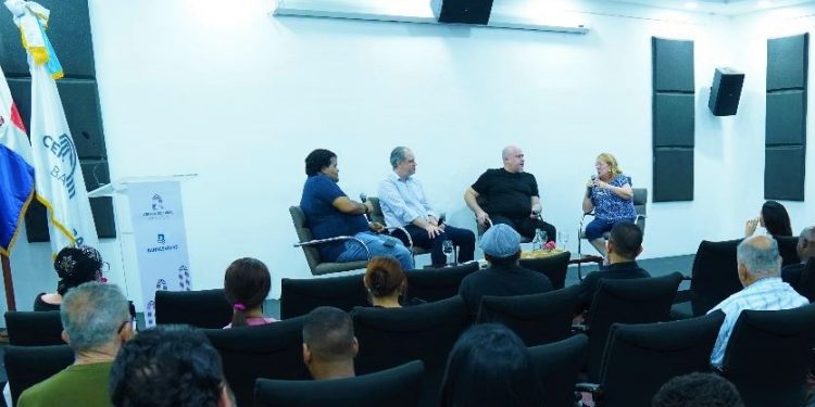 Panel en Centro Cultural Banreservas revela factores que favorecieron rock dominicano