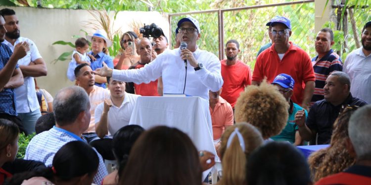 Dirigencia del PRM en Hermanas Mirabal proclama a Fredy Fernández como su senador