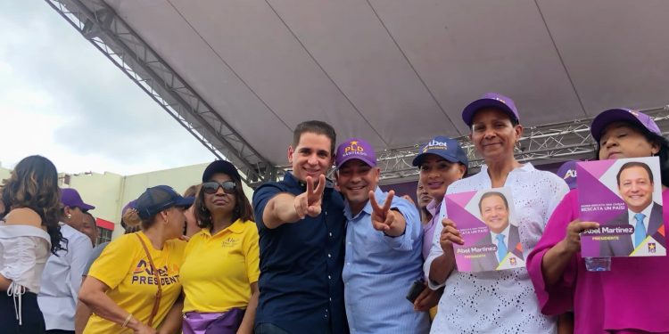 Pablo Billini acompaña a Abel Martínez en la Marcha por la Esperanza del PLD