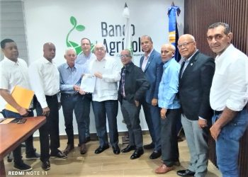 Productores de cerdos se reúnen con administrador del banco agrícola