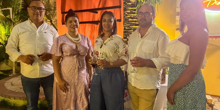 Realizan degustación de vino y tabaco “Alma de Mujer”