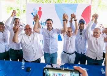 Roberto Ángel juramenta al exgobernador de Valverde y director operativo de campaña de Abel Martínez