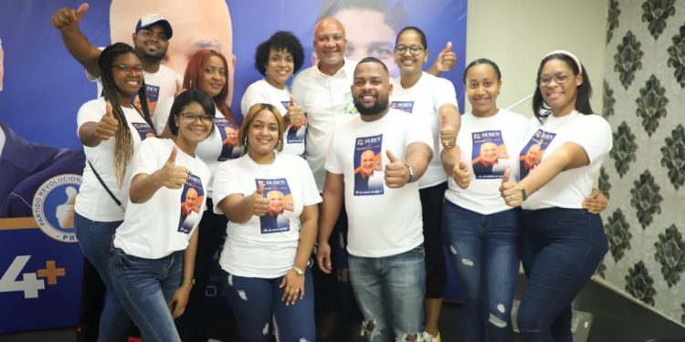 Rubén Cabrera oficializa sus aspiraciones a diputado por San Cristóbal