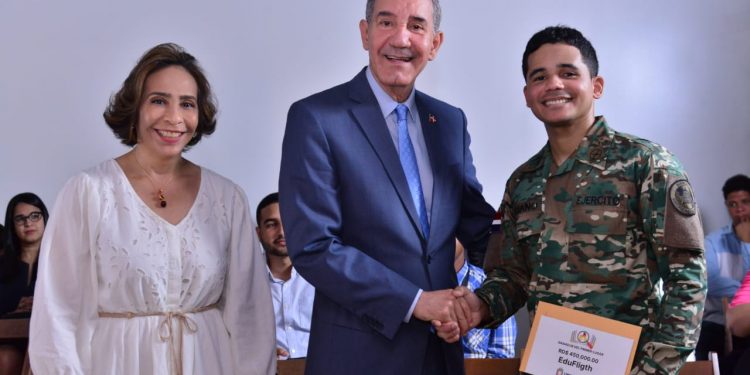 Estudiantes UNICARIBE ganan primer lugar Competencia Emprendedores del MESCYT