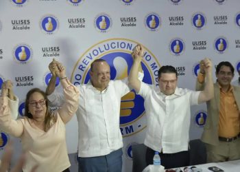 Yayo Sanz Lovatón anuncia respaldo absoluto a Ulises Rodríguez para la alcaldía de Santiago