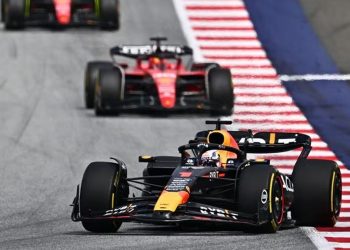Verstappen arrasa en Austria con Leclerc 2º y remontada de Pérez