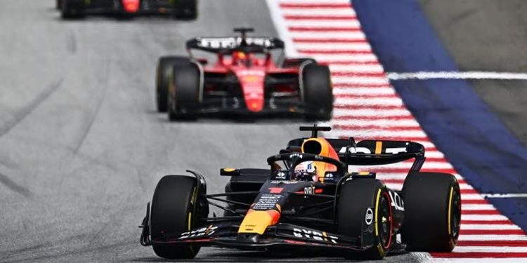 Verstappen arrasa en Austria con Leclerc 2º y remontada de Pérez