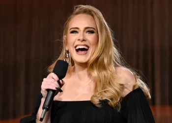 «Atrévanse a tirarme algo y los mato»: Adele amenaza a sus fans en concierto