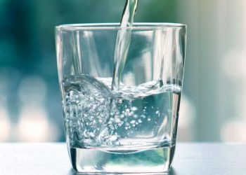 ¿Cuánta agua hay que beber al día?