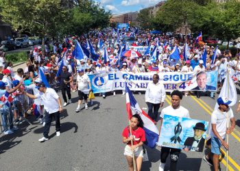Abrumador apoyo a la reelección de Abinader en Gran Parada Dominicana de El Bronx muestra supremacía electoral del PRM en NY