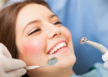 ¿Hacerse muchas limpiezas dentales desgasta los dientes?