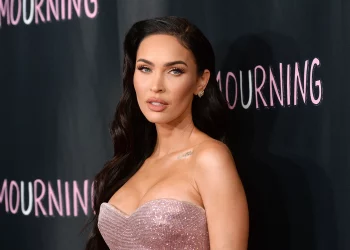 Megan Fox pide dinero para una amiga, en redes la critican y ella reacciona: «Banda de psicópatas»