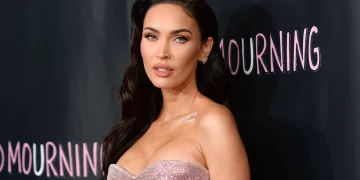 Megan Fox pide dinero para una amiga, en redes la critican y ella reacciona: «Banda de psicópatas»