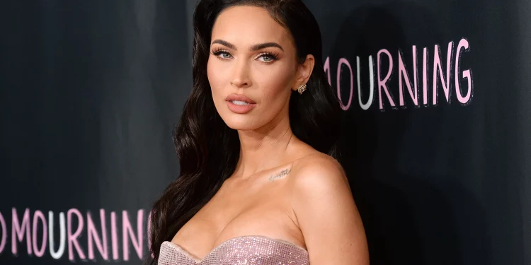 Megan Fox pide dinero para una amiga, en redes la critican y ella reacciona: «Banda de psicópatas»