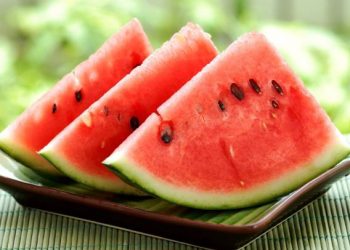Descubre qué alimentos te protegen del sol y de las quemaduras