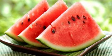 Descubre qué alimentos te protegen del sol y de las quemaduras