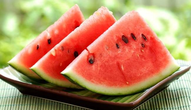 Descubre qué alimentos te protegen del sol y de las quemaduras
