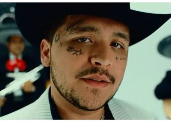Christian Nodal mostró el avance de su tratamiento para eliminar tatuajes