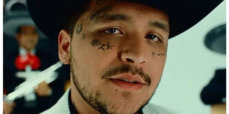 Christian Nodal mostró el avance de su tratamiento para eliminar tatuajes