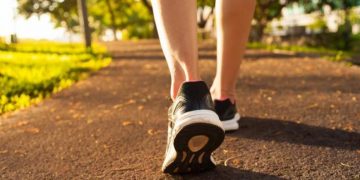 ¿Es suficiente andar 10.000 pasos al día?