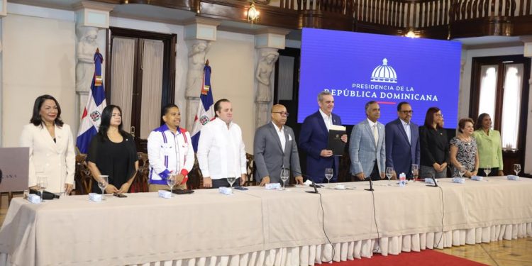 Presidente Abinader encabeza promulgación de la Ley que reconoce la lengua de señas en la RD