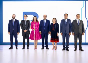 Banreservas lanza primeras tarjetas táctiles del Caribe