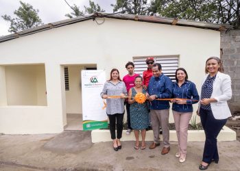Cooperativa La Altagracia entrega  2 viviendas a familias de Villa Verde
