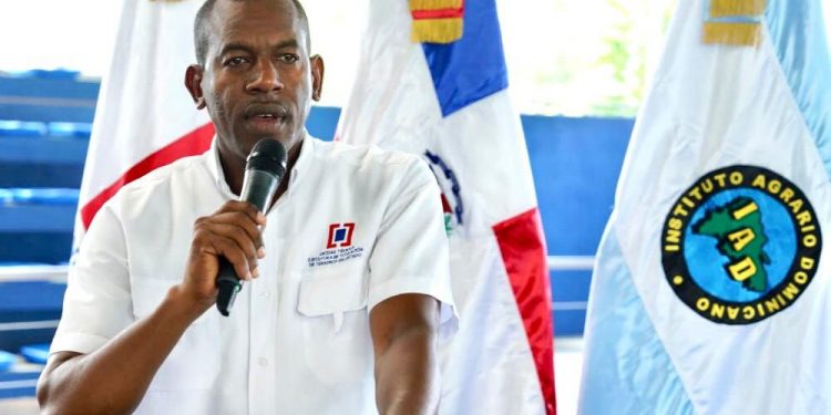 Gobierno inicia proceso de titulación de terrenos en El Valle, Hato Mayor para entregar 800 títulos