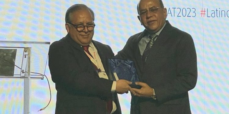 Neumólogos de Latinoamérica reconocen al doctor Plutarco Arias