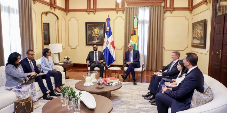 Gobierno dominicano y de Guyana firman acuerdos de exploración de petróleo, refinería y producción agrícola