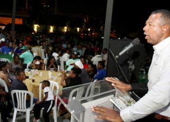 Cientos de empresarios, profesionales, comerciantes y emprendedores celebran junto a Hipólito Martínez el 48 aniversario de Cienfuegos